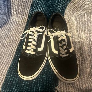 Black fuzzy top Vans size 8 men’s